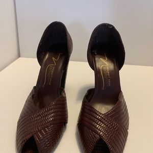 Ladies open toe pumps